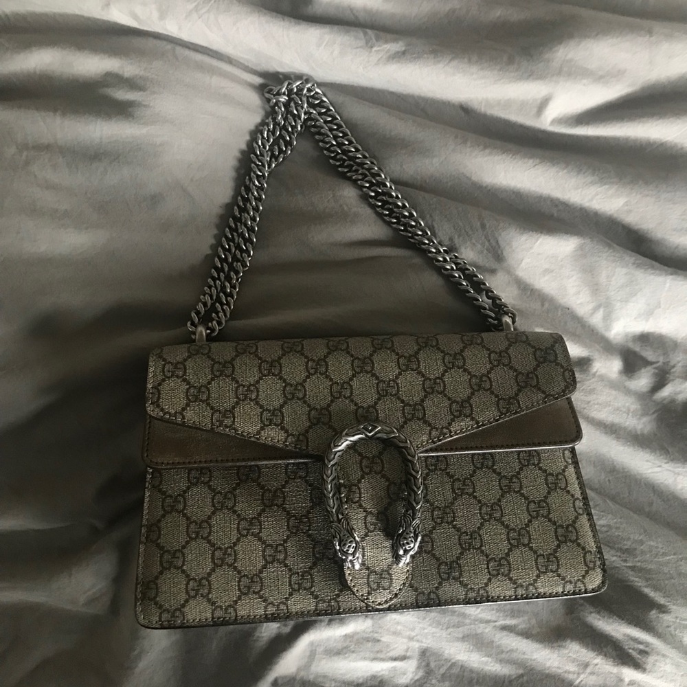 I’m selling my Gucci Medium GG Supreme Dionysus Shoulder Bag Per.